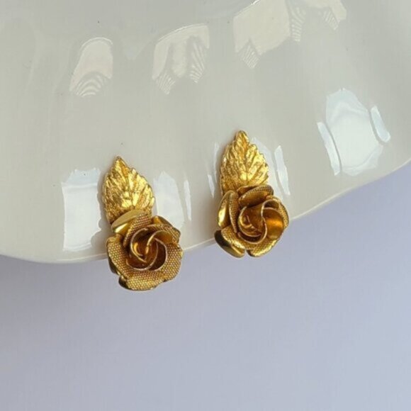 Vintage Retro Coro Clip On Gold Tone Metal Gilded Rose Flower Earrings - Picture 8 of 13